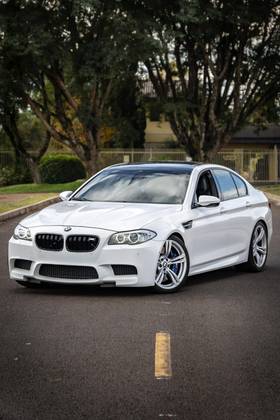 BMW M5 4.4 V8 32V GASOLINA 4P AUTOMÁTICO BMW M5 4.4 V8 32V GASOLINA 4P AUTOMÁTICO